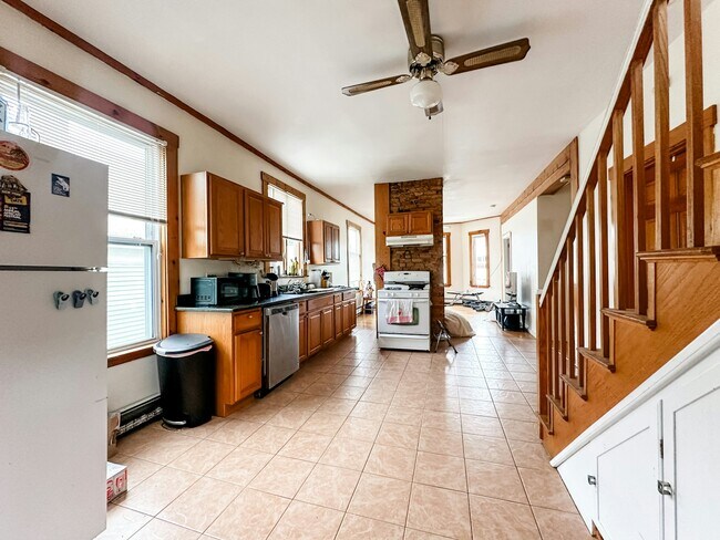 Building Photo - 3 Sachem St