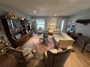 Building Photo - 809 Sussex Dr