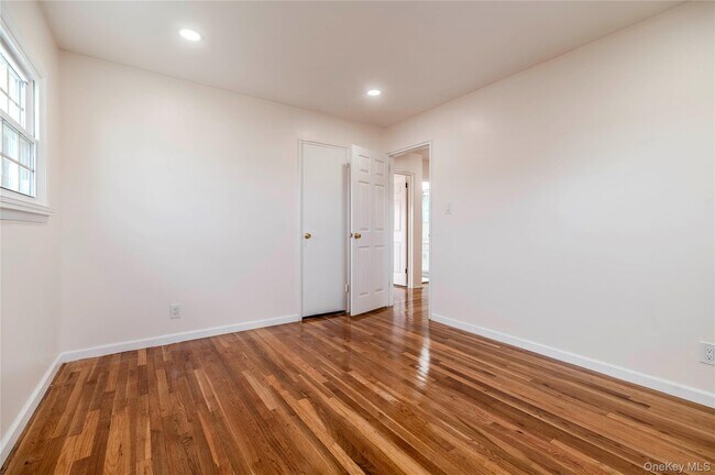 Building Photo - 15 Albany St