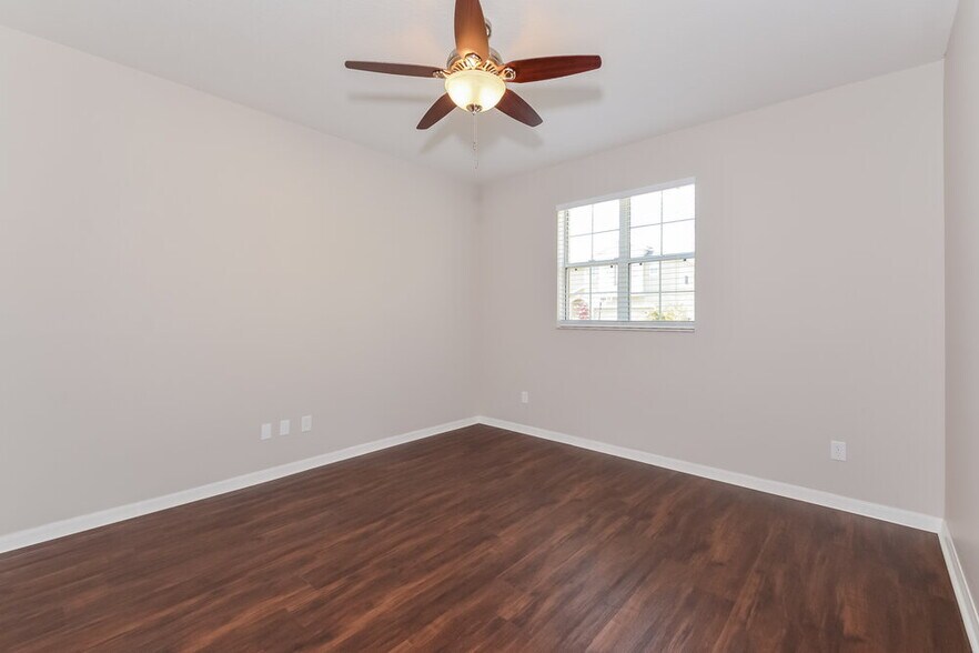 Building Photo - 425 Chimney Rock Dr