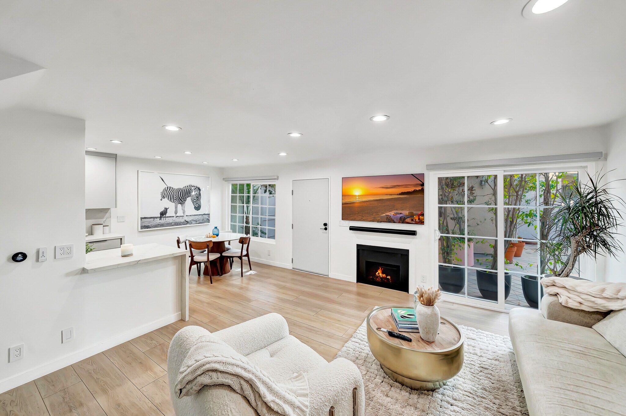 Building Photo - 14727 Magnolia Blvd