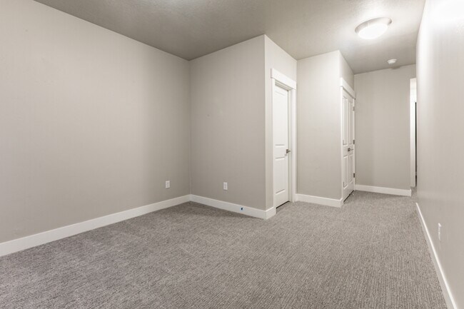 Building Photo - 6871 S 190 E
