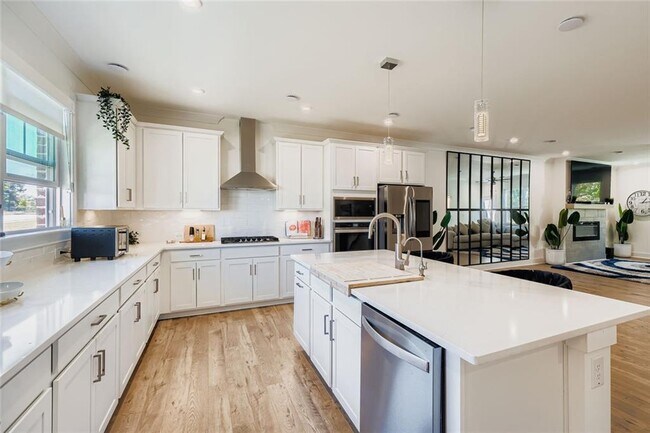 Building Photo - 3423 Catalan Aly