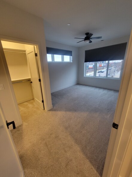 Building Photo - 302 W Liberty Dr