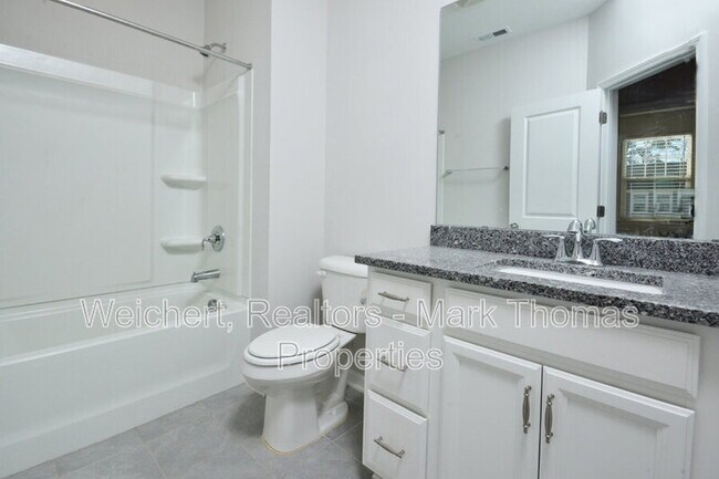 Building Photo - 1043 Manorhaven Dr