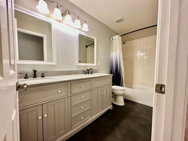 Building Photo - 6350 Cedar Waxwing Ct