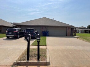 Building Photo - 3 bed 2 bath 2 car garage in Chickasha!  granite, luxury vinyl and ready for move in!