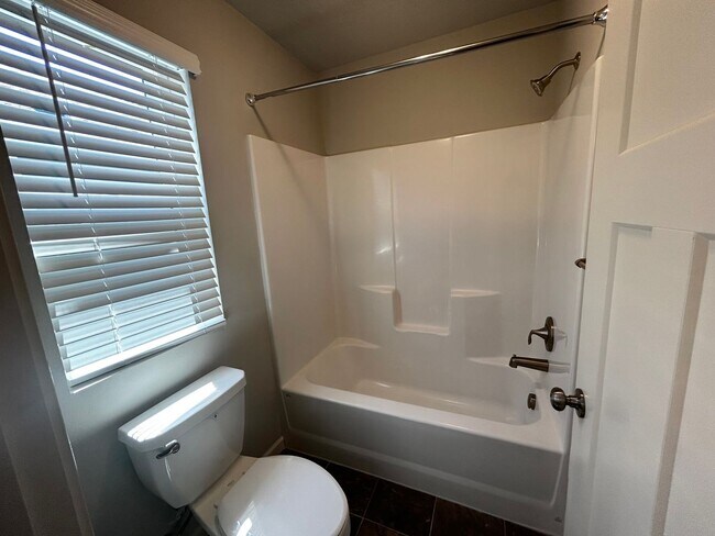 Building Photo - New 4 Bedroom North Plains Home!!!