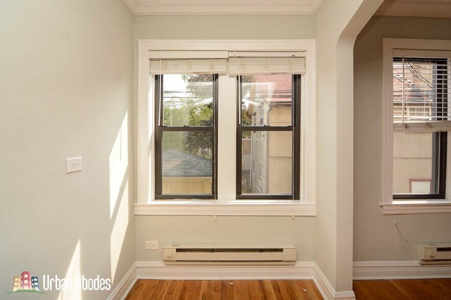 Building Photo - 4735 N Hermitage Ave