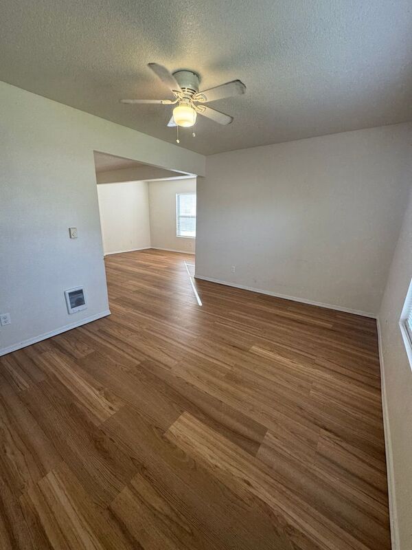 Building Photo - 1348 12th St SE