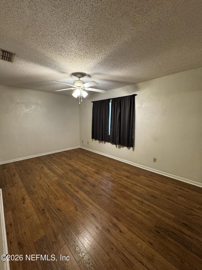 Building Photo - 12 Gln Fls Dr