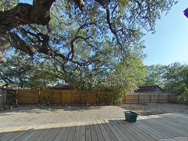 Building Photo - 8823 Wellesley Manor Dr