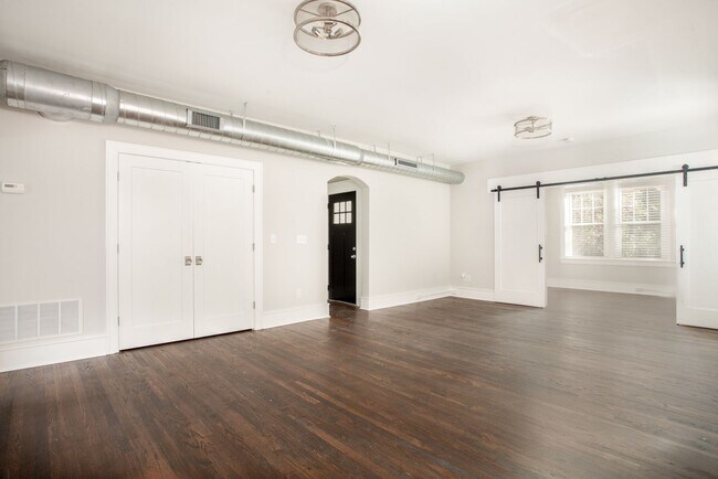 Building Photo - RENOVATED FROM TOP TO BOTTOM 2BD/1BATHS - ...