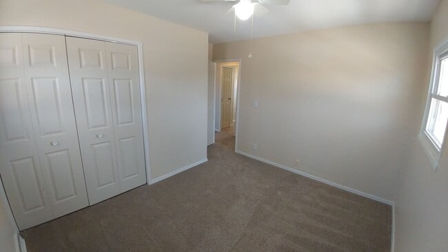 Building Photo - 3 Bedroom 1 Bath Adorable Cape Cod