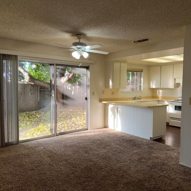 Building Photo - 7735 Las Lilas Ct