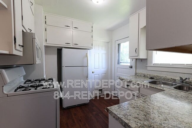 Building Photo - 1570 E Morgan Ave