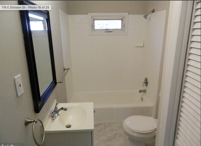 Building Photo - 719 E Division St