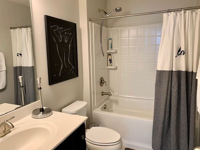 Building Photo - 130 Spring Pine Ln