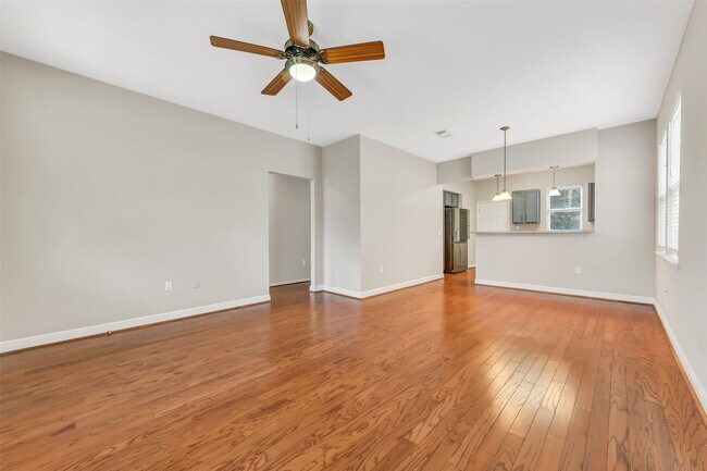 Building Photo - 4418 N Live Oaks Cir