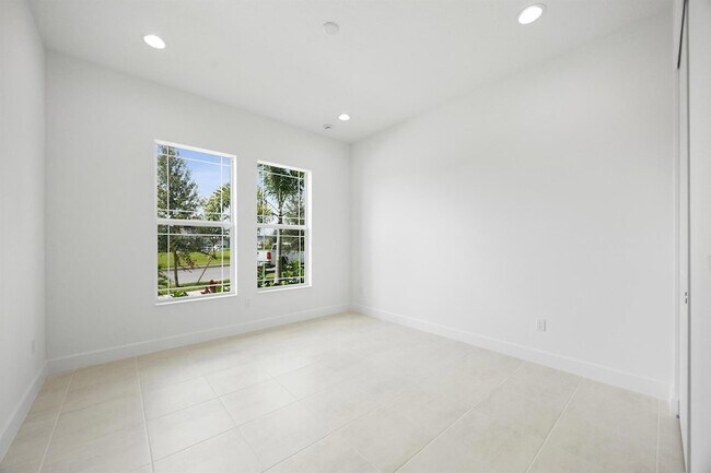 Building Photo - 15144 Wildwood Cir