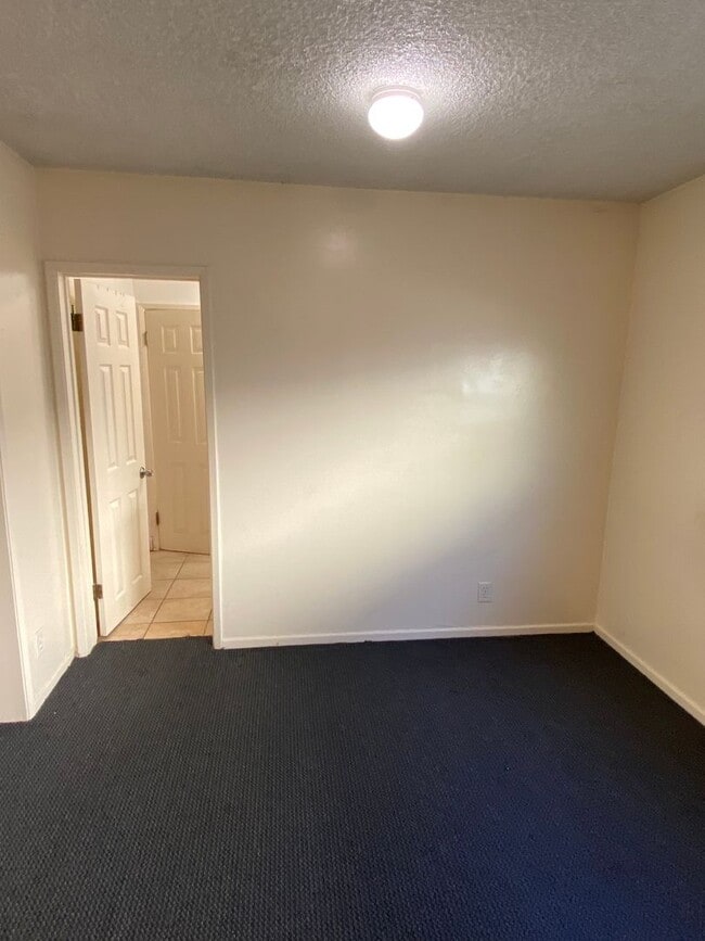 Building Photo - 6525 Del Playa Dr