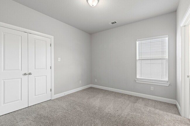 Building Photo - 3134 Wayside Ave