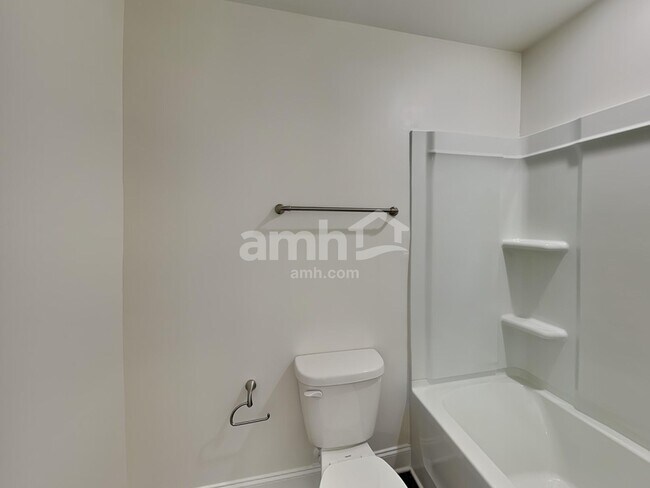 Building Photo - 106 Larragan Dr