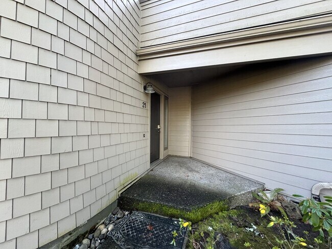 Building Photo - 2 Bed 2 Bath Corner Condo ~ Cedar Mill w/ Washer & Dryer, Parking and Pool! Convenient to Nike, S...