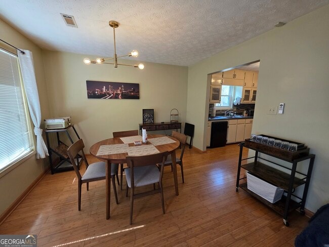 Building Photo - 520 Cornwallis Way