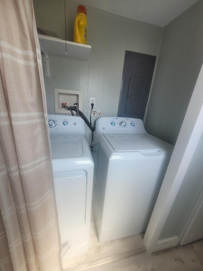 Building Photo - 40G Miriam St