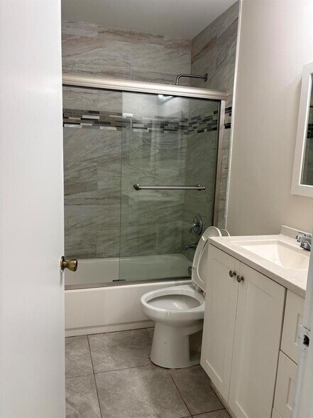 Building Photo - 5106 Pier Dr