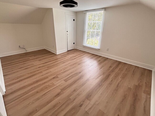 Building Photo - Renovated 4BR Just Minutes from Flagler! Historic Downtown Living! Lawn Care Included! ((Recently...