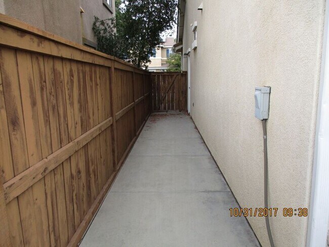 Building Photo - 35736 Emily Ave