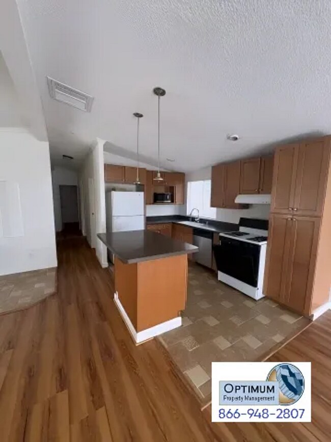 Building Photo - Fully Remodeled 3BD/2BA Home on Spacious Lot