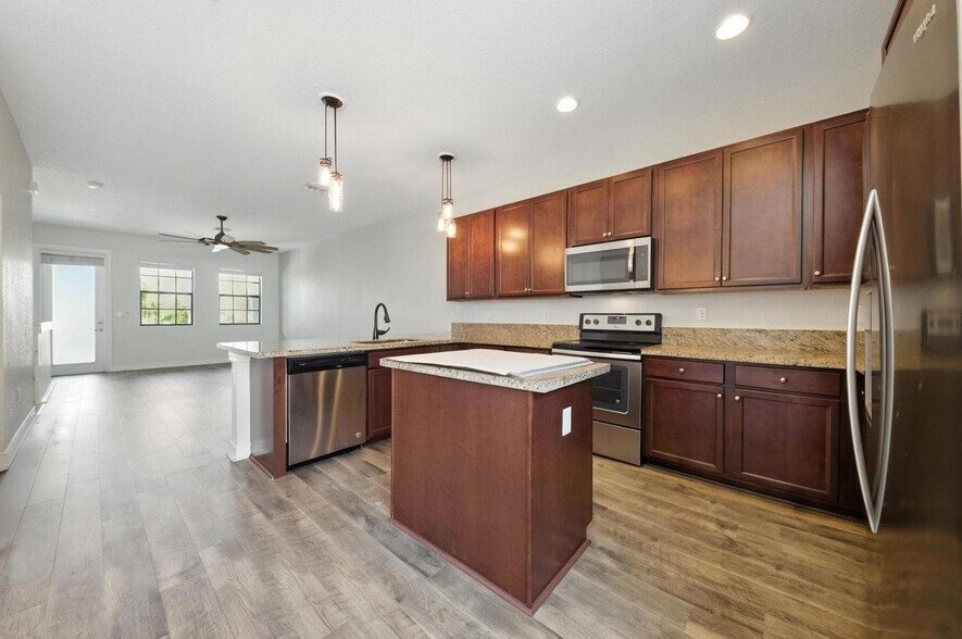 Building Photo - 11514 SW 13th Ct