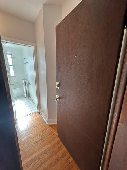 Building Photo - 4409 N Kenneth Ave