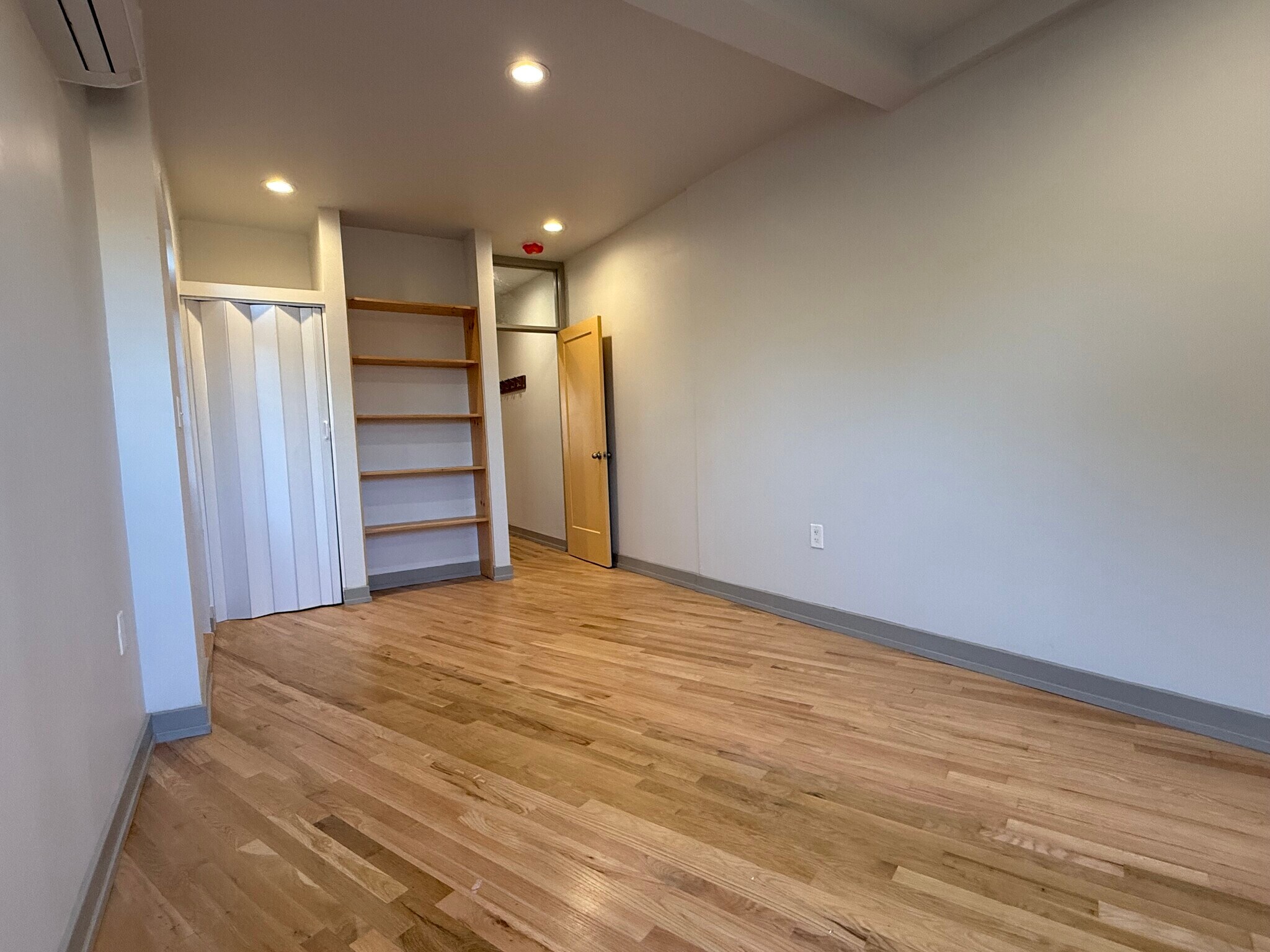 Building Photo - 2851 Boudinot St