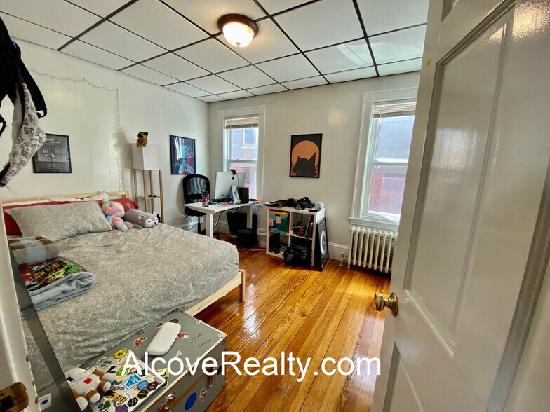 Building Photo - 95 Belmont St