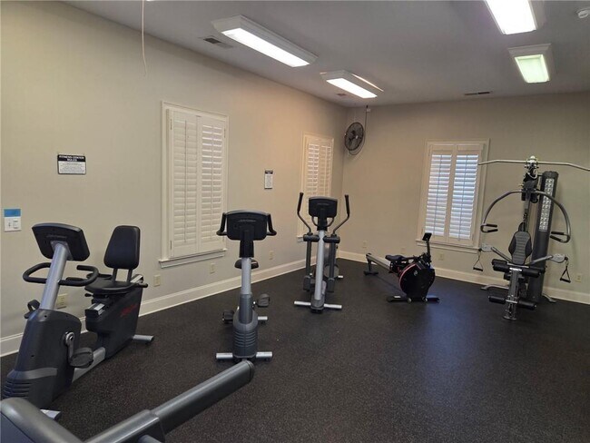 Building Photo - 94 Hill Crest Cir