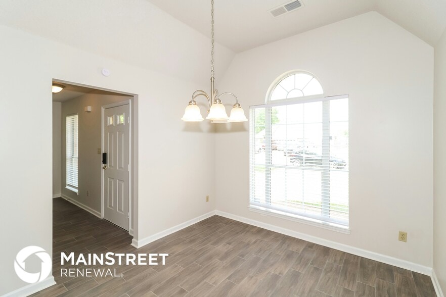 Building Photo - 2323 Kindlewood Dr