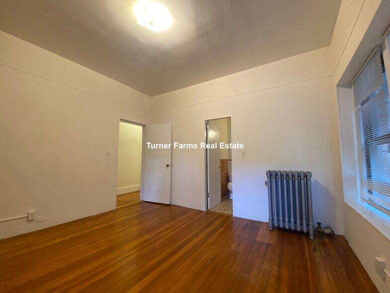 Building Photo - 1382A Beacon St