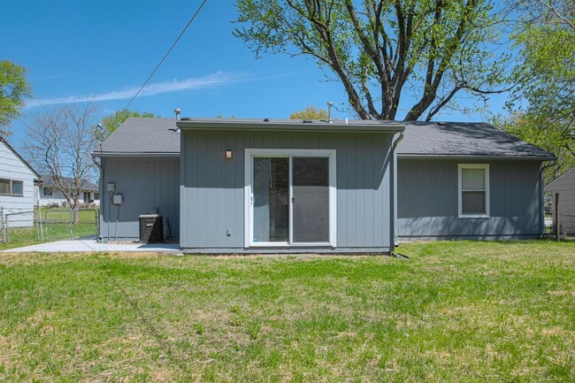 Building Photo - 6905 E 112th St