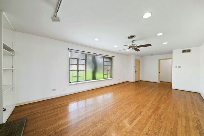 Building Photo - 2BED, 2BATH HOLLYWOOD PARK