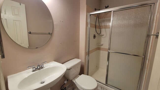 Building Photo - Beautiful 3 Bed, 3.5 Bath Brick Townhouse ...