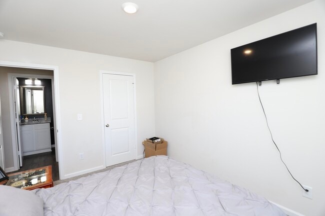 Building Photo - 21 Ciani Ct