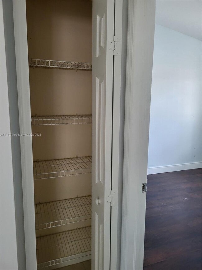 Building Photo - 2920 SE 12th Rd