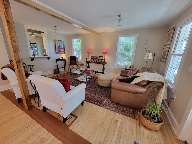 Building Photo - 8 W Main St