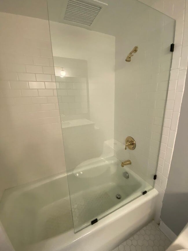 Building Photo - Santa Fe Condo- NEWLY REMODELED & MOVE-IN READY!!