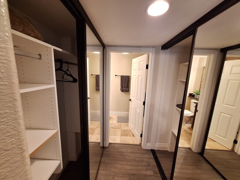 Building Photo - 3989 Nobel Dr