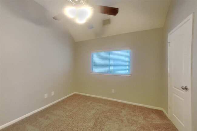 Building Photo - 3631 Royal Royce Dr
